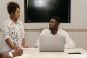 🎤 Como a Estatística Mudou Minha Forma de Tomar Decisões – Entrevista com a Gestora Social Carla M.